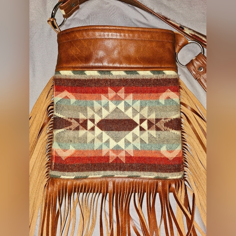 Western Glam X Boho Chic Crossbody Messenger Bag - High Qualuty Leather - Picture 3 of 9